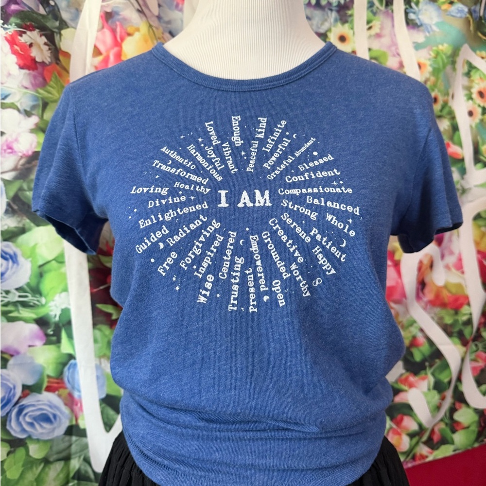 Picasso Jasper blue short sleeve “I Am” graphic tee, size Large